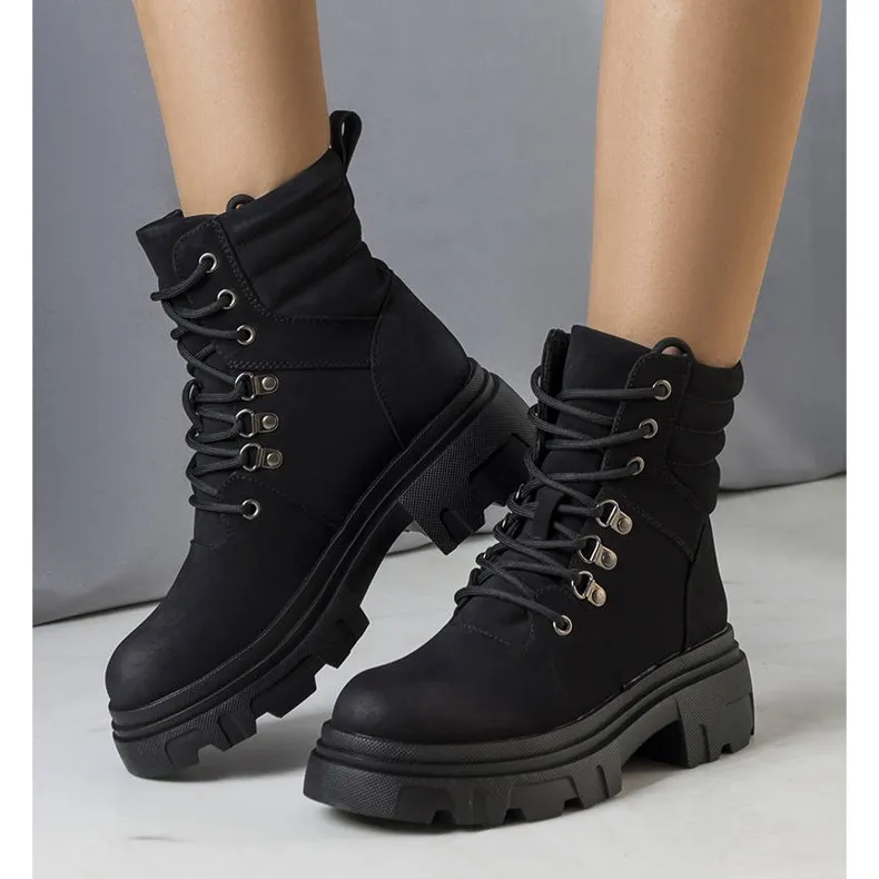 BM Bottes noires sur une semelle Lyric massive le noir