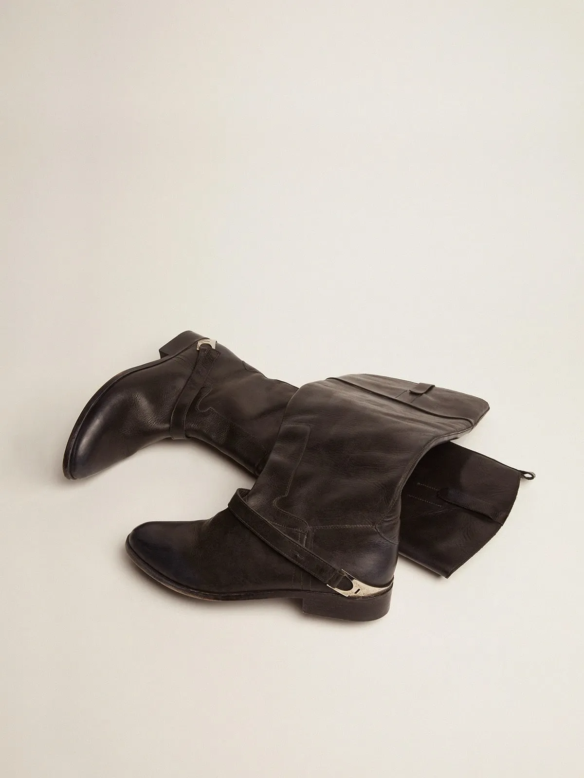 Bottes Charlie femme en cuir noir avec barrette sur le talon | Golden Goose