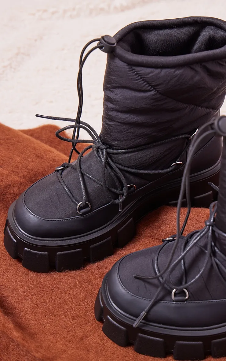 Bottes de neige rondes chunky noires matelassées à plateformes et lacets