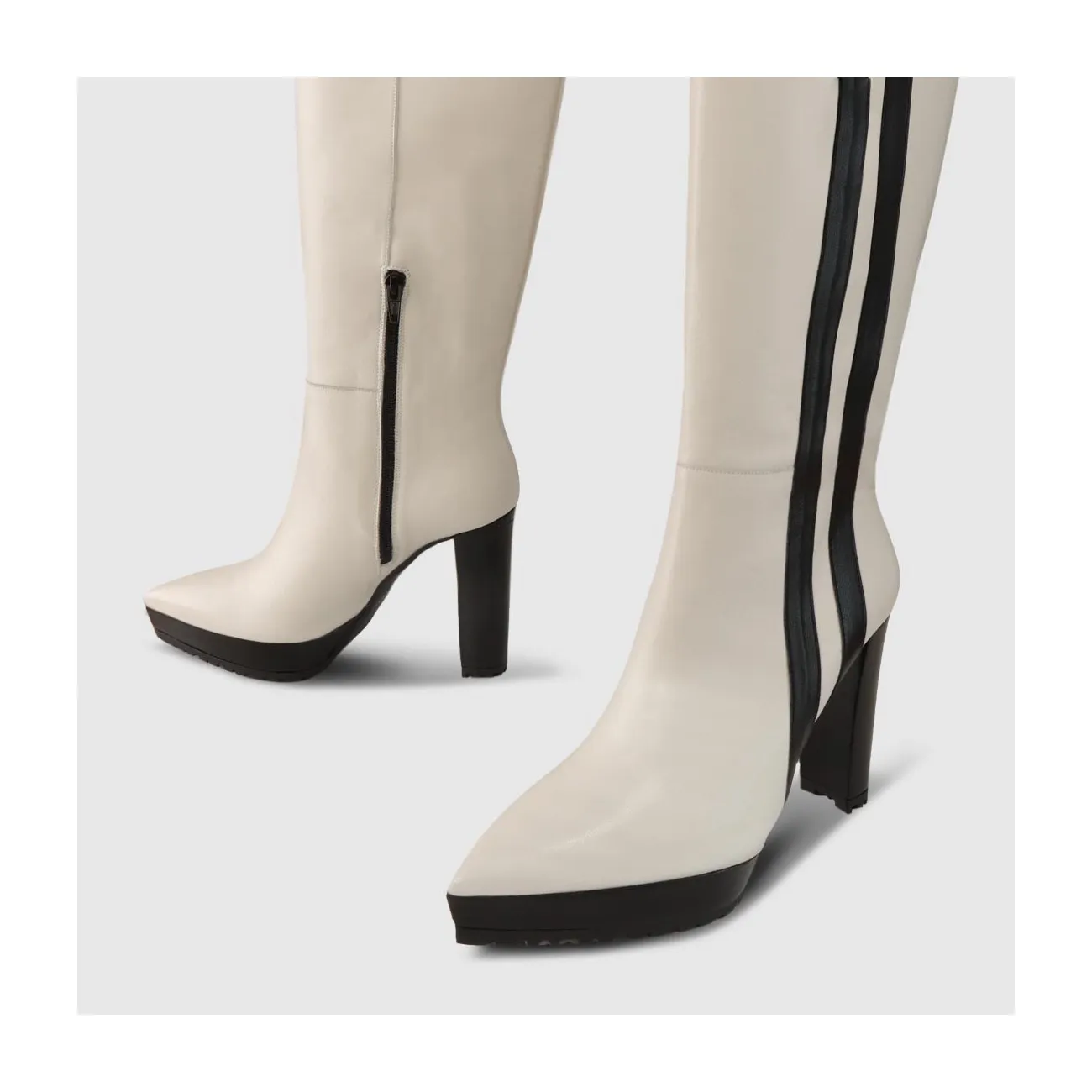 Bottes femme en cuir lisse blanc avec plateforme et rayures noires sur le côté extérieur | LODI Chaussures femme en ligne.