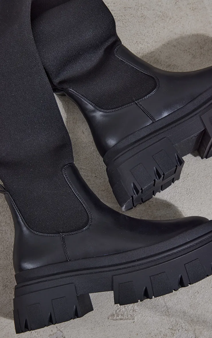 Bottes hautes noires en PU texturé à semelle très crantée et parties en maille contrastantes