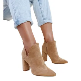 Bottines asymétriques à talons hauts beige foncé par Taylan