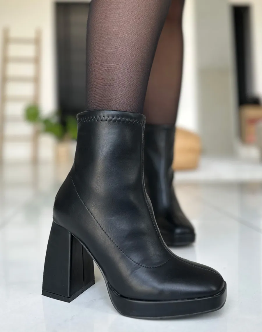 Bottines noires à talon et tige souple à surpiqûre