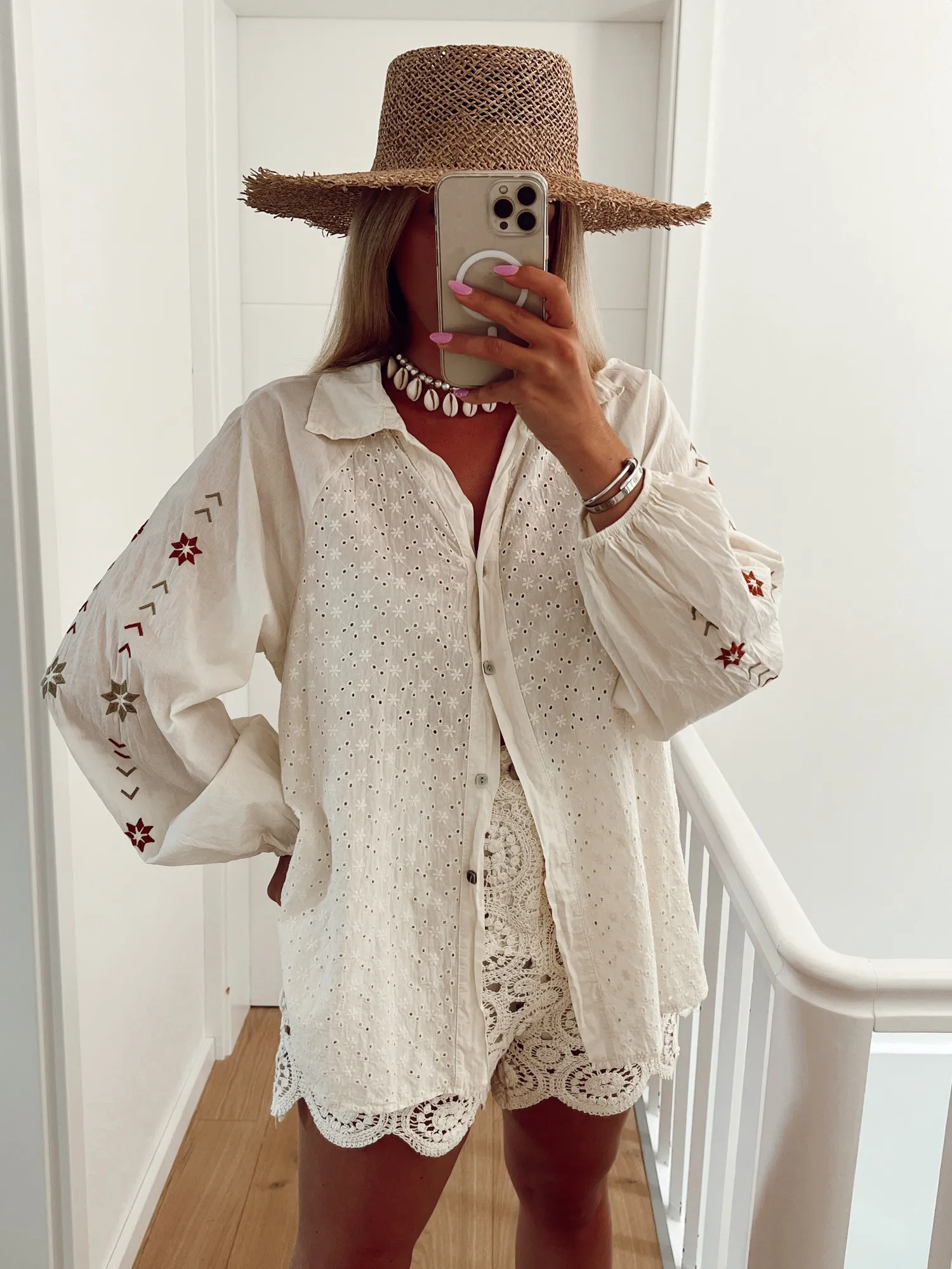 Chemise BEARLA Écrue en broderie anglaise avec motifs sur les manches