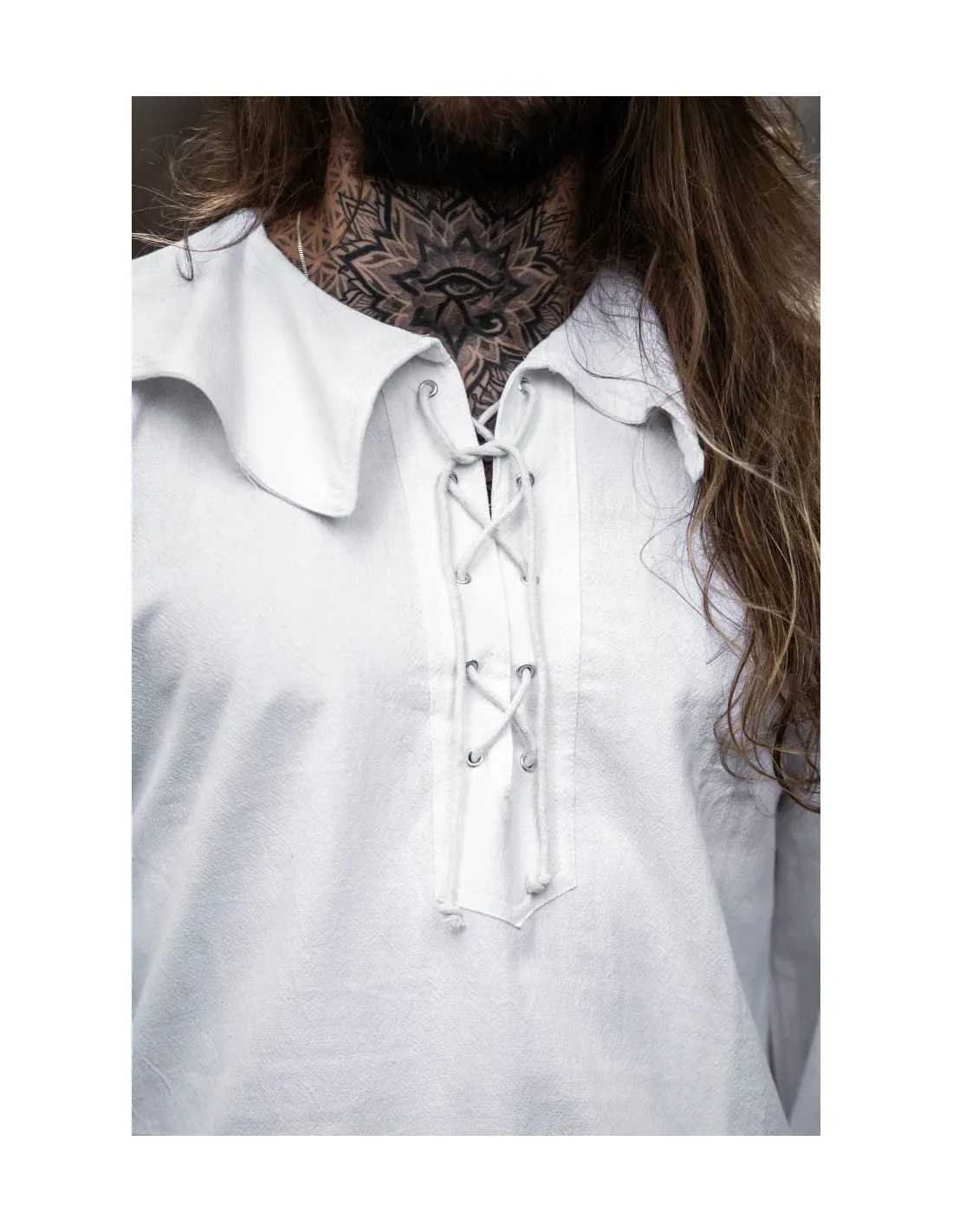 Chemise médiévale à col modèle Athos, couleur blanche ⚔️ Boutique Épées