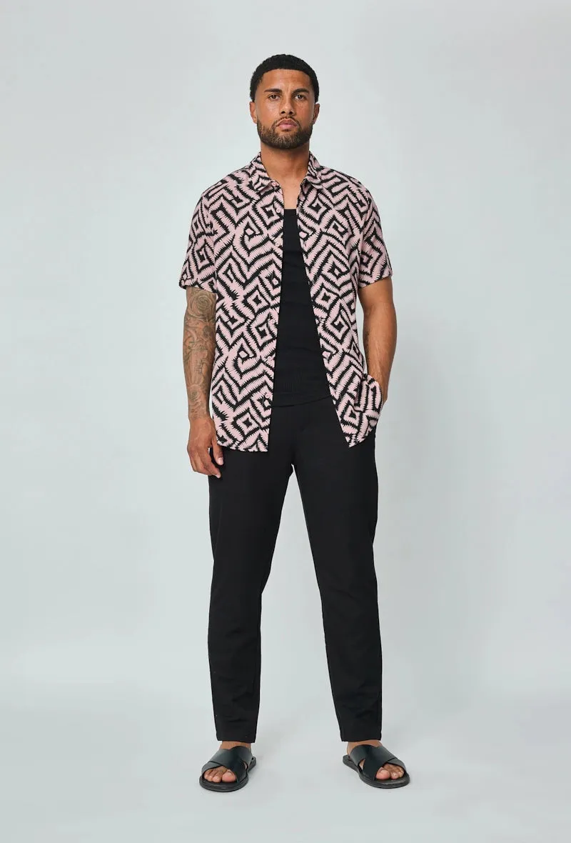 Chemise à motifs géométriques contemporains