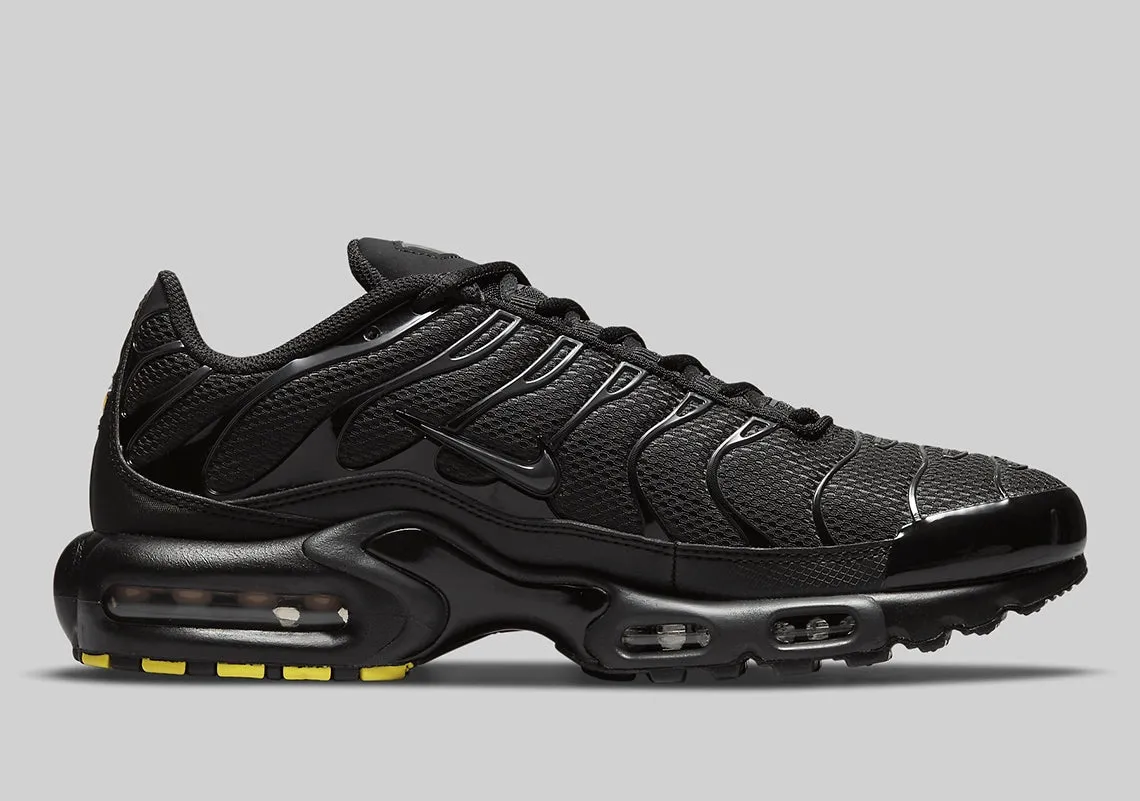 Nike Air Max Plus triple black