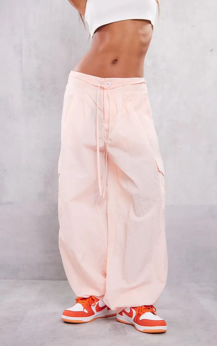 Pantalon cargo en nylon rose tendre très baggy