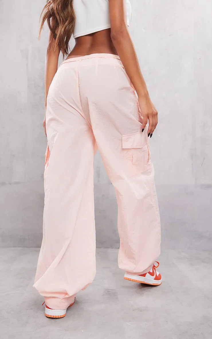 Pantalon cargo en nylon rose tendre très baggy