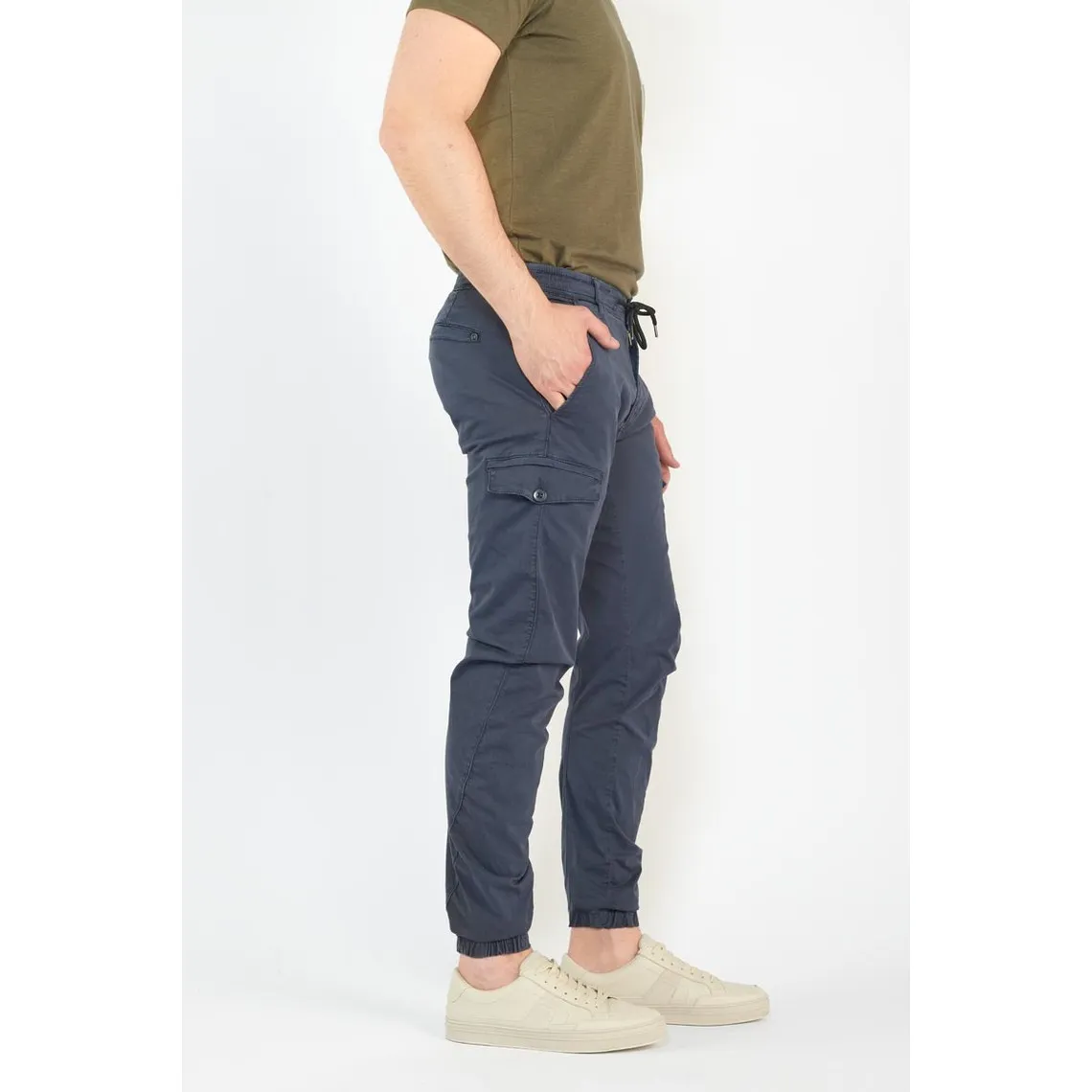 Pantalon cargo Vedje bleu marine blanc en coton Le Temps des Cerises - Pantalon Homme sur MenCorner