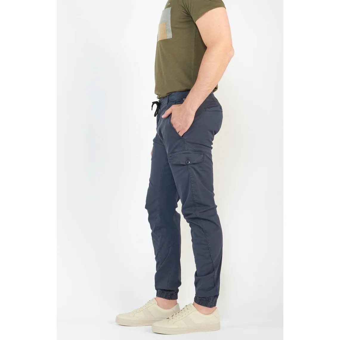 Pantalon cargo Vedje bleu marine blanc en coton Le Temps des Cerises - Pantalon Homme sur MenCorner