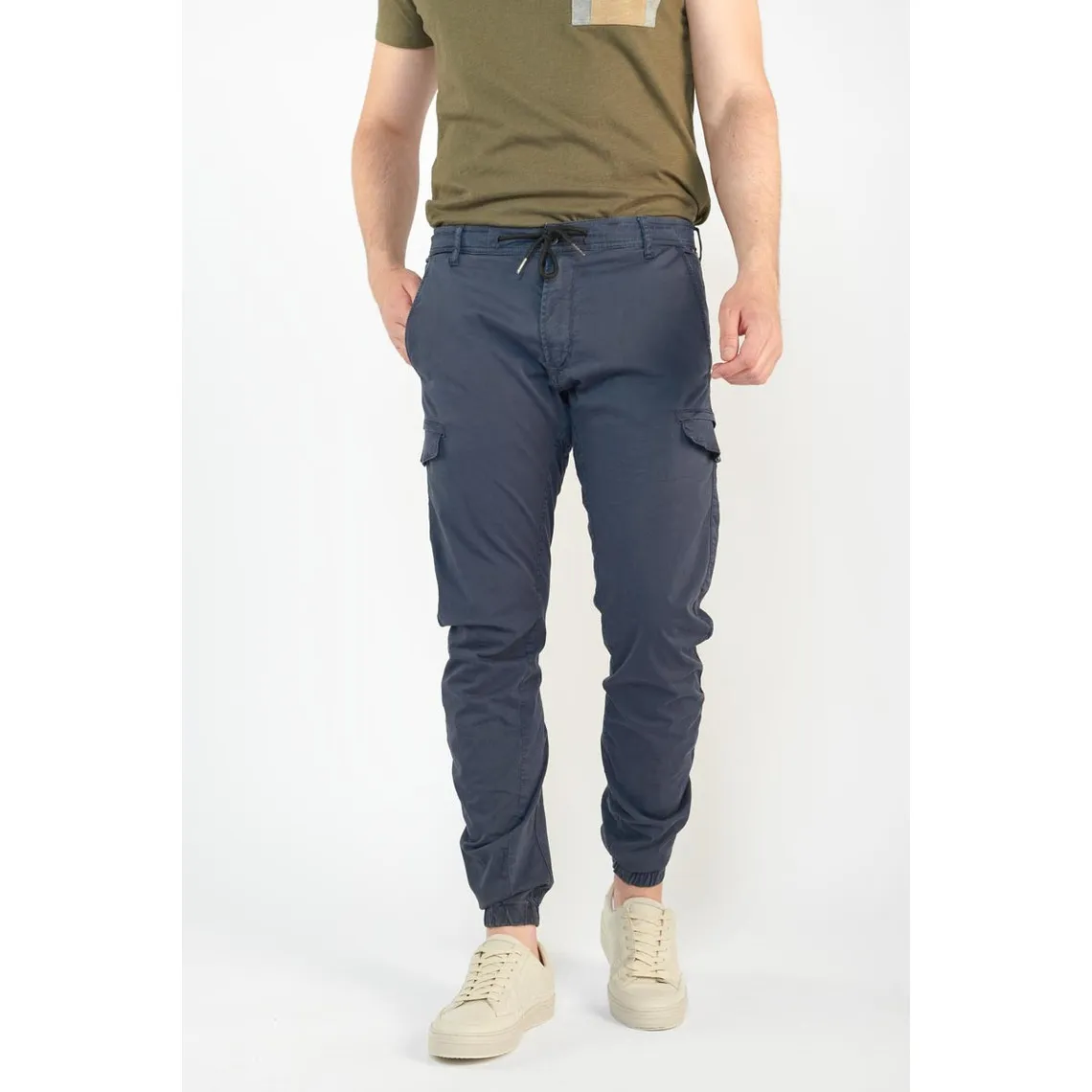 Pantalon cargo Vedje bleu marine blanc en coton Le Temps des Cerises - Pantalon Homme sur MenCorner