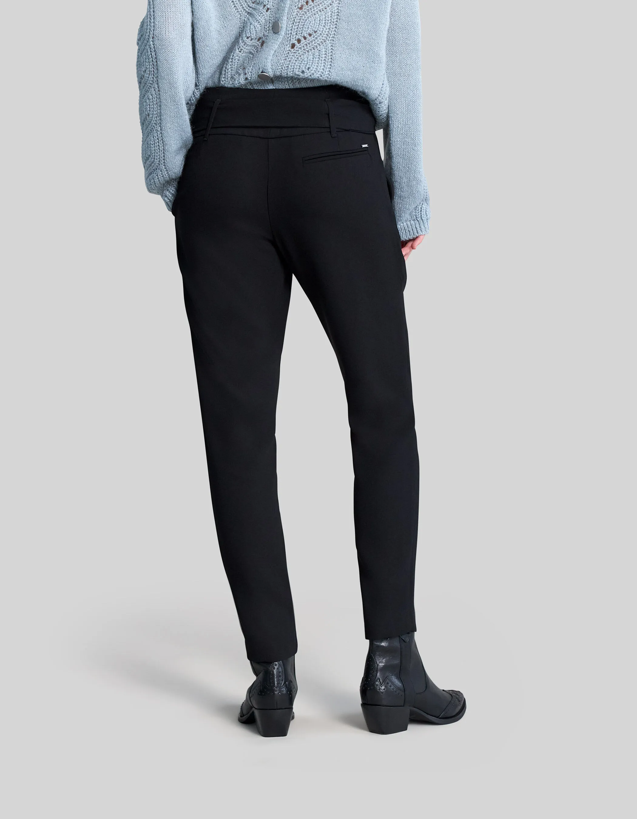 Pantalon en crêpe noir taille haute femme