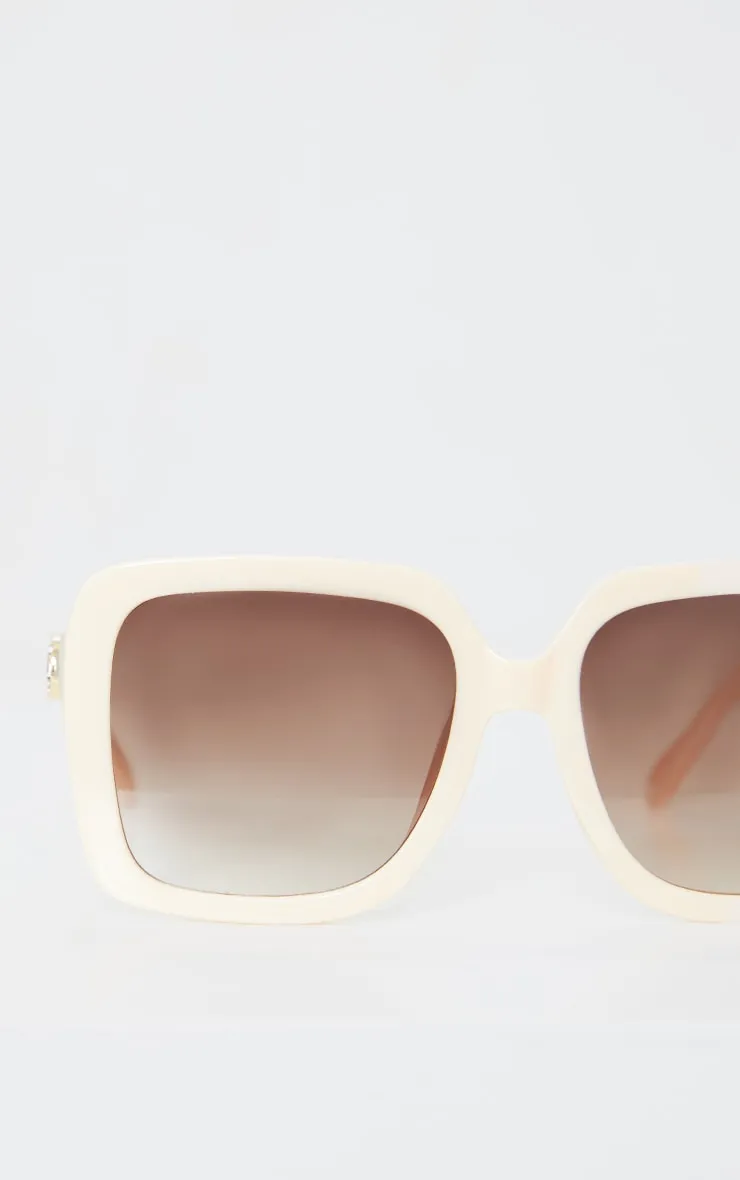 PRETTYLITTLETHING Lunettes de soleil oversize carrées crème