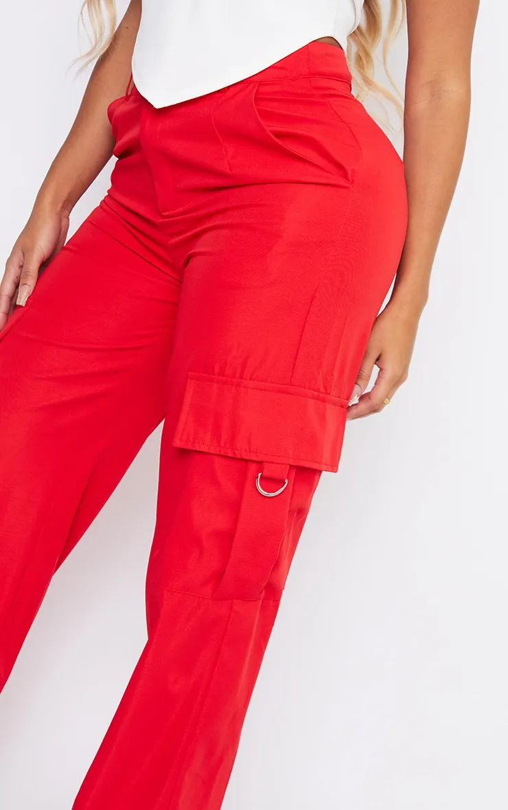 PRETTYLITTLETHING Shape Pantalon large style cargo rouge à détail boucles