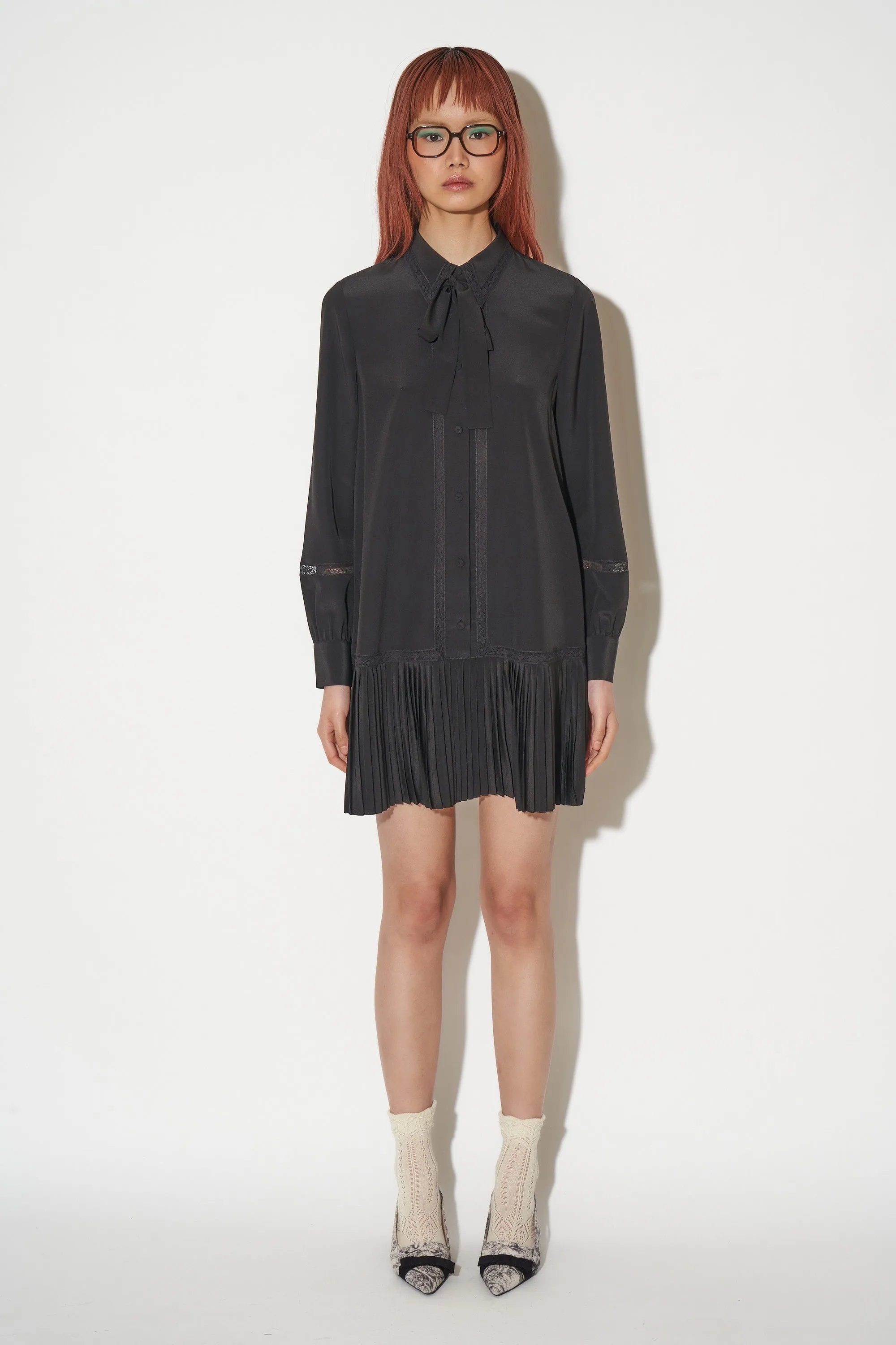 Robe chemisier courte avec bas plissé en soie