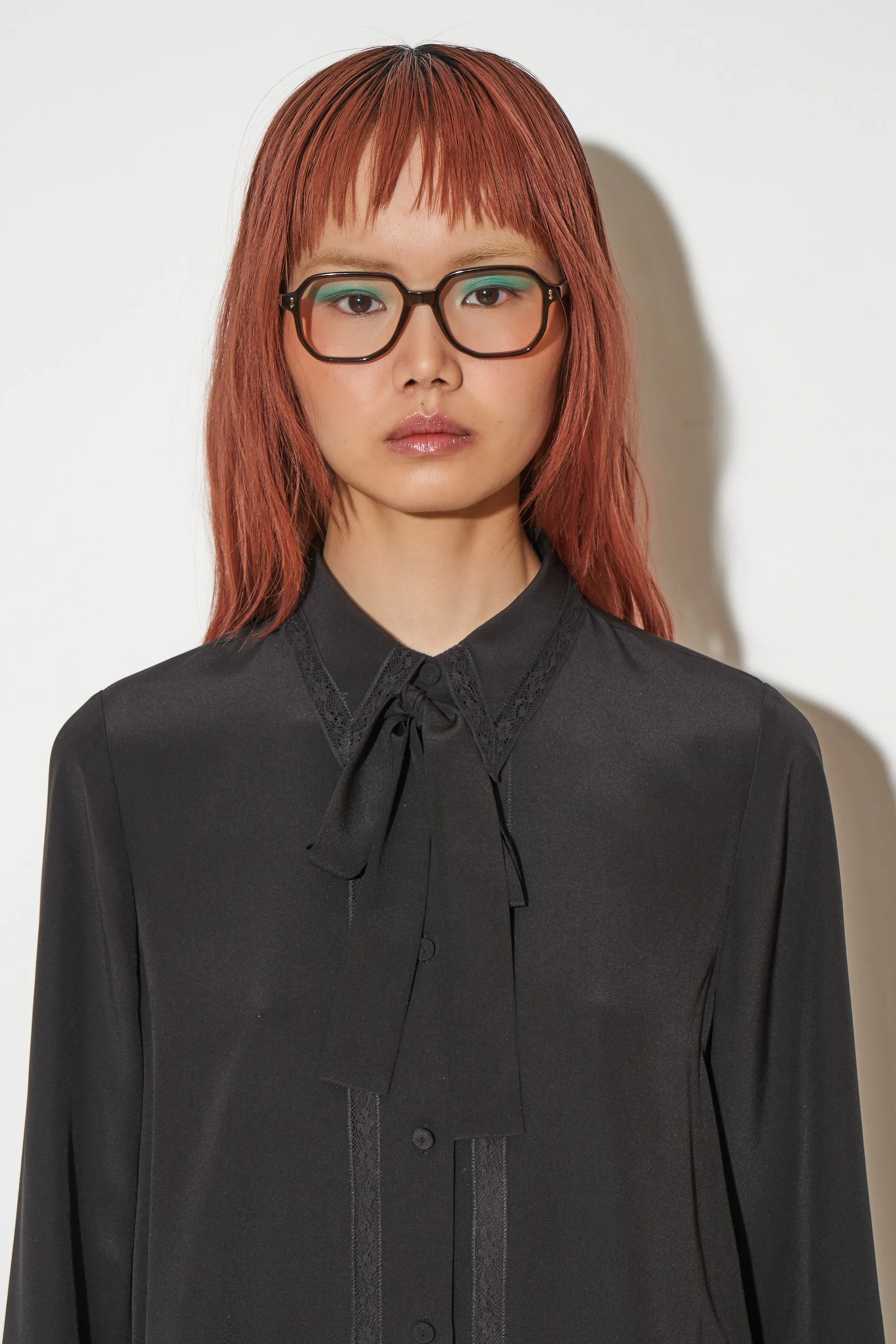 Robe chemisier courte avec bas plissé en soie