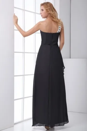 Robe chic cocktail noire asymétrique moulante drapée pour mariage