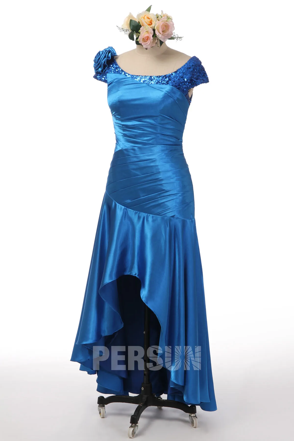 Robe cocktail argentée jupe asymétrique taille drapée