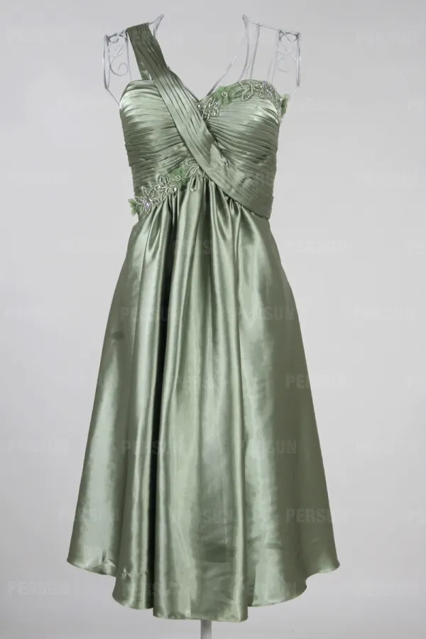 Robe de cocktail ruchée verte asymétrique pour silhouette A