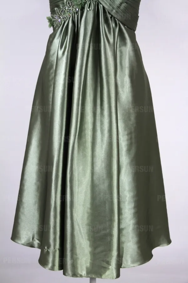 Robe de cocktail ruchée verte asymétrique pour silhouette A