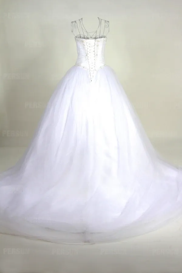 Robe de mariée en dentelle en tulle pour silhouette A décolletée en coeur ornée de bijoux