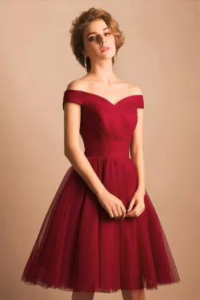 Robe rouge foncé courte pour cocktail de mariage avec épaule dégagée