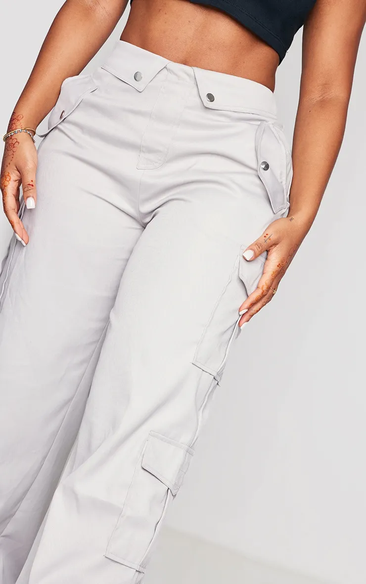 Shape Pantalon cargo gris clair à taille pliée et poches