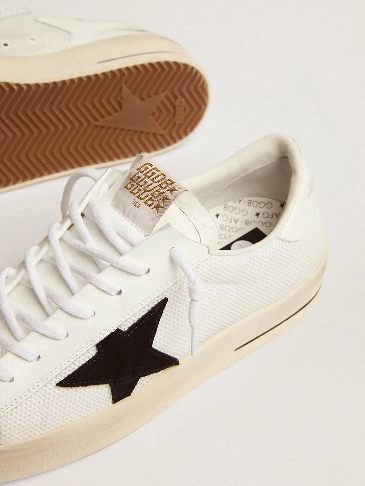 Stardan avec empiècements en résille et cuir blancs et étoile en daim noir | Golden Goose