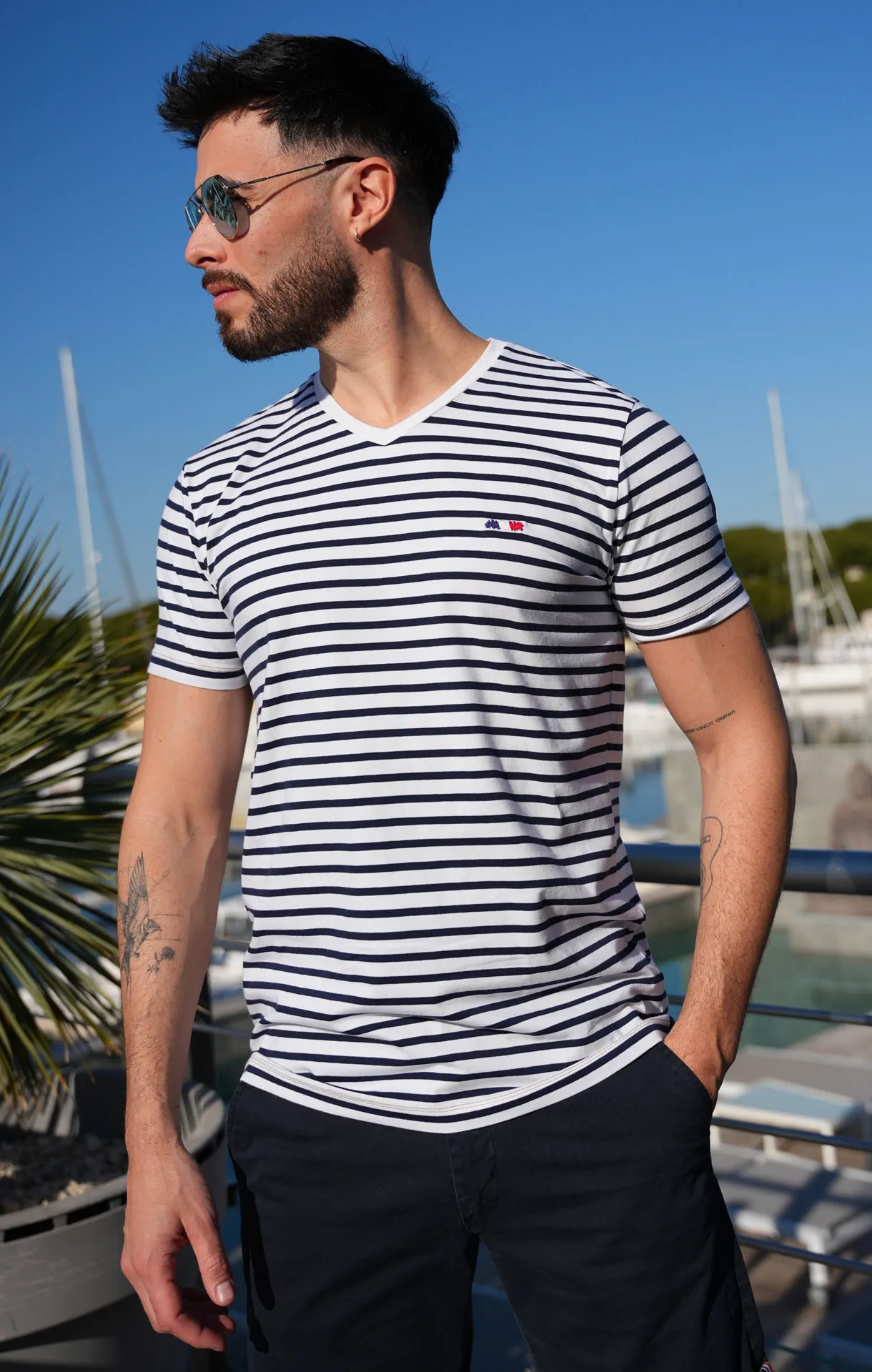 T-Shirt col V homme JULES BLANC MARINE