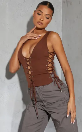 Top tissé chocolat sans manches à lacets et décolleté