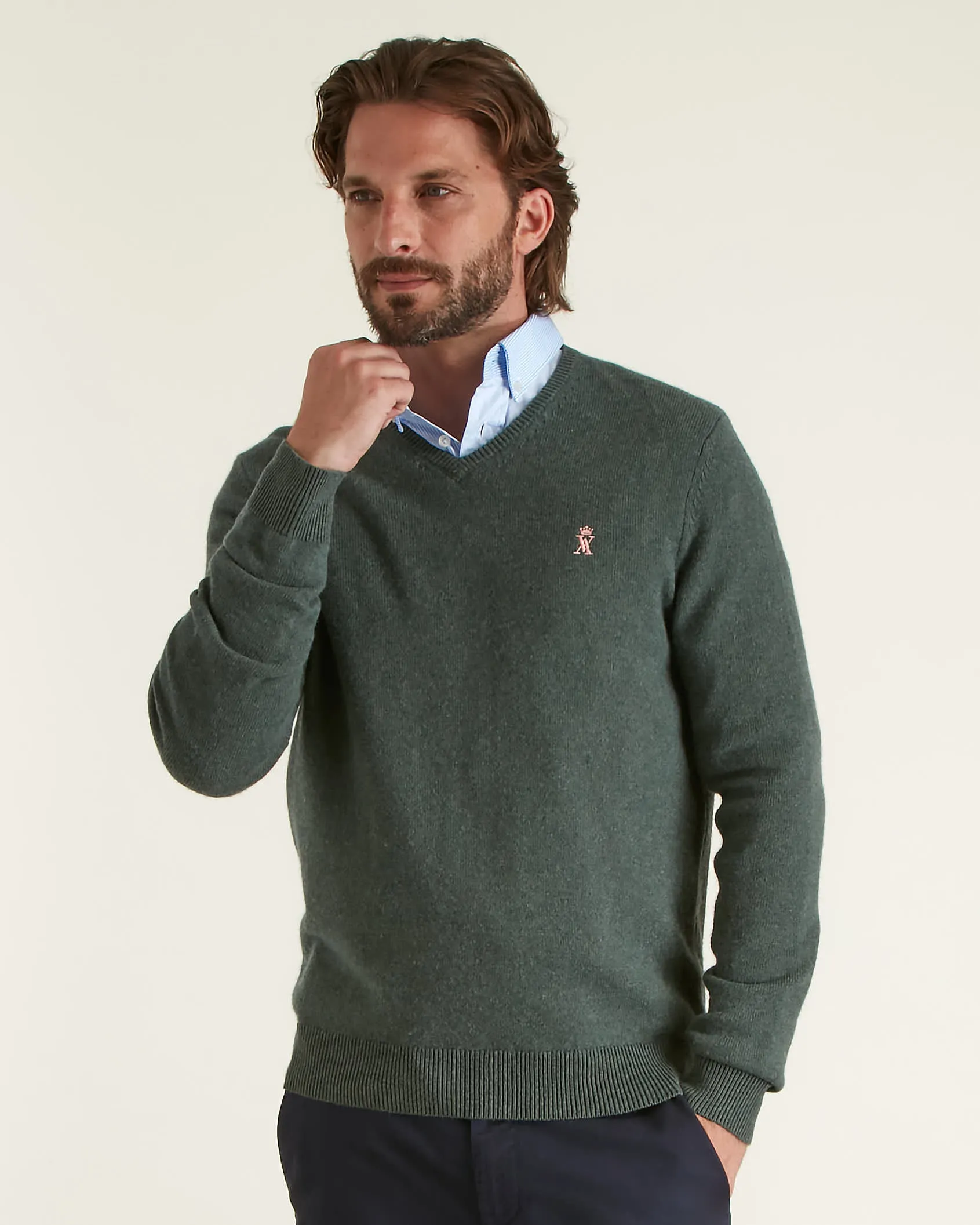 Vicomte A. Pull Col V Uni Homme Laine mérinos certifiée Vert de Gris